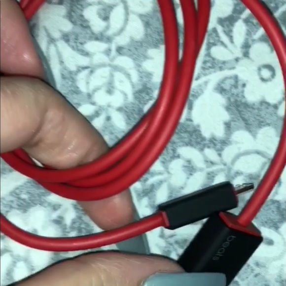 Beats Solo 2 Wireless Headphones - Picture 4 of 7